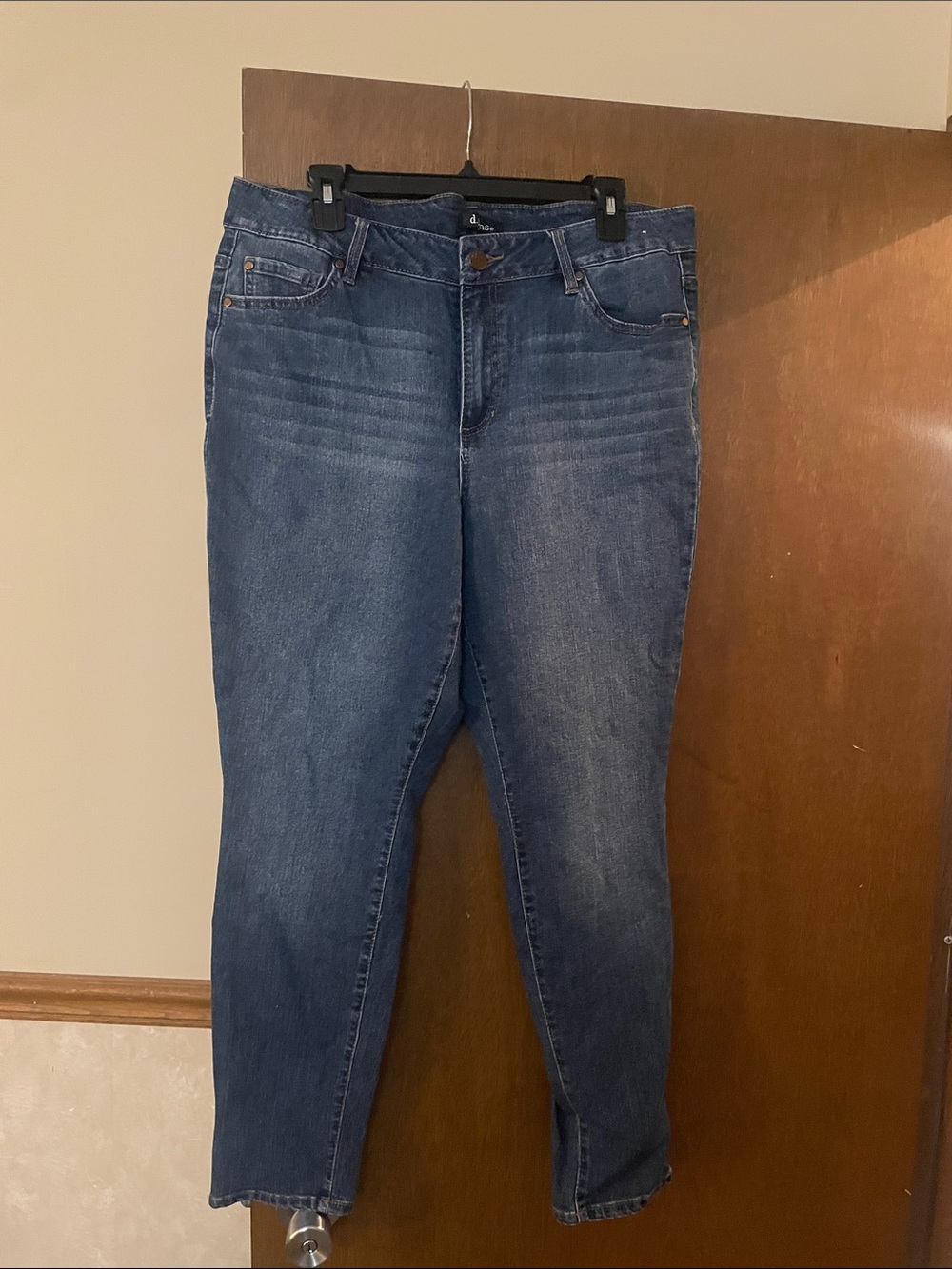 Classic Dark Blue Skinny Jeans with Sculpting Stretch